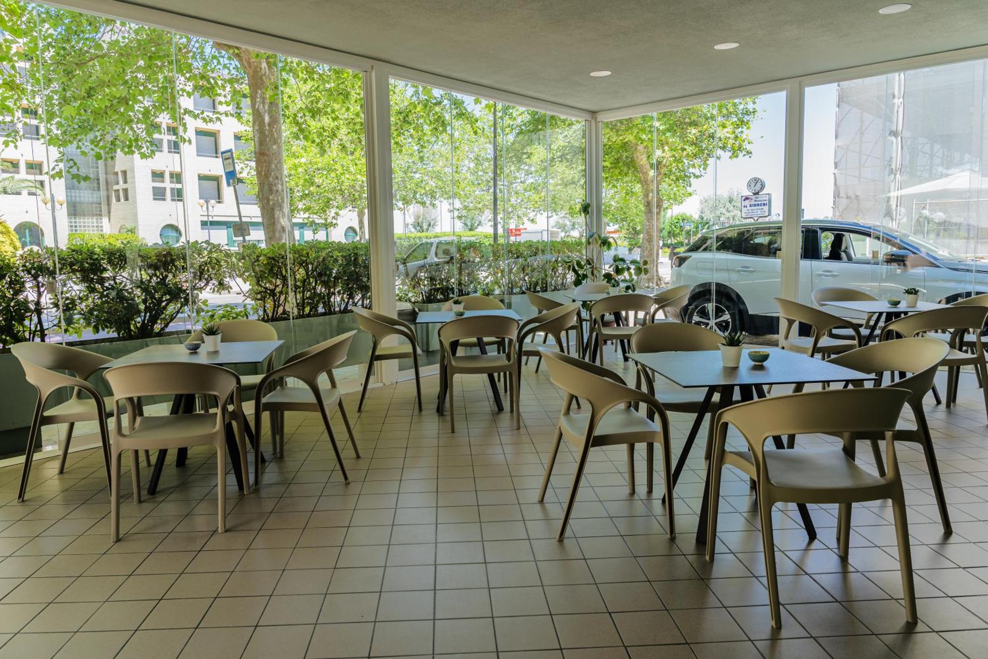 Hotel Ondina E Milazzo Cervia Exterior photo